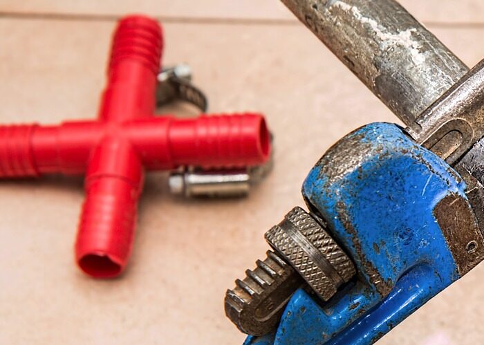 plumbing, pipe, wrenches-840835.jpg